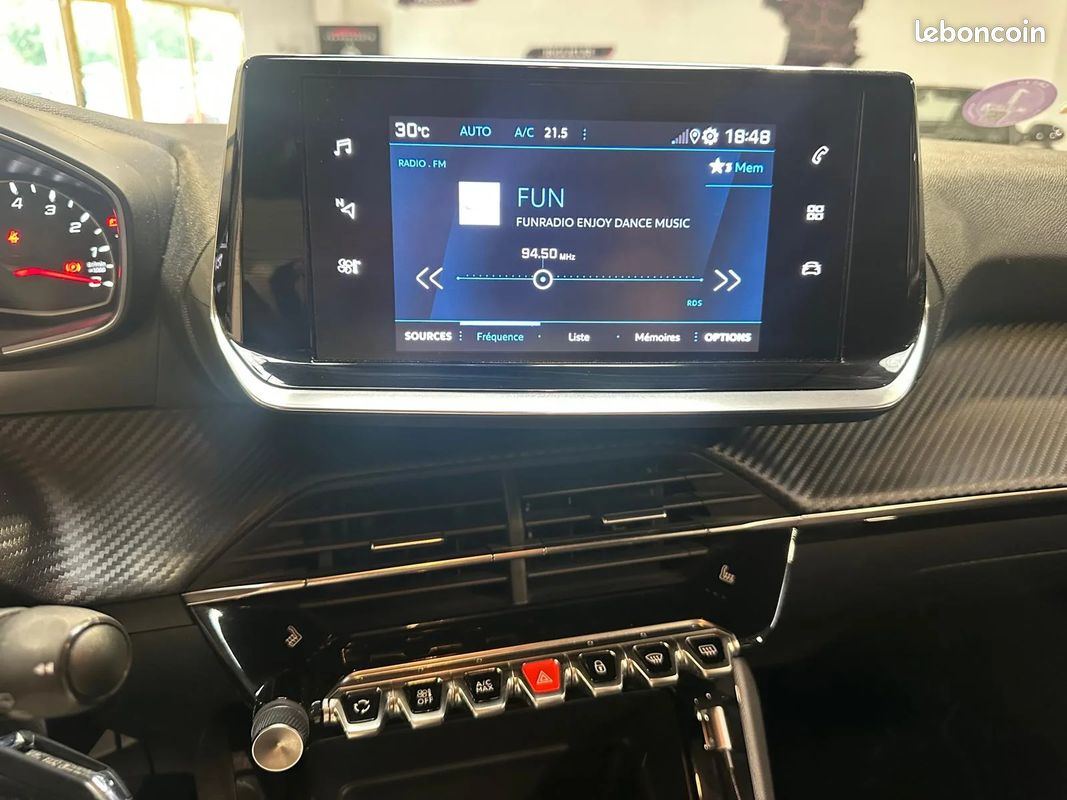 Peugeot 208 II Active 1.2 100 CV BVM / ENTRETIEN COMPLET PEUGEOT / CARPLAY / SIEGES AVANT CHAUFFANTS (image 22)