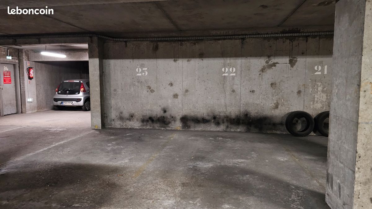 Place de parking · à Vincennes · 16 000 €