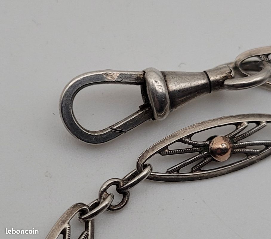 ancienne chaine montre a gousset en métal argenté avec berloque art déco