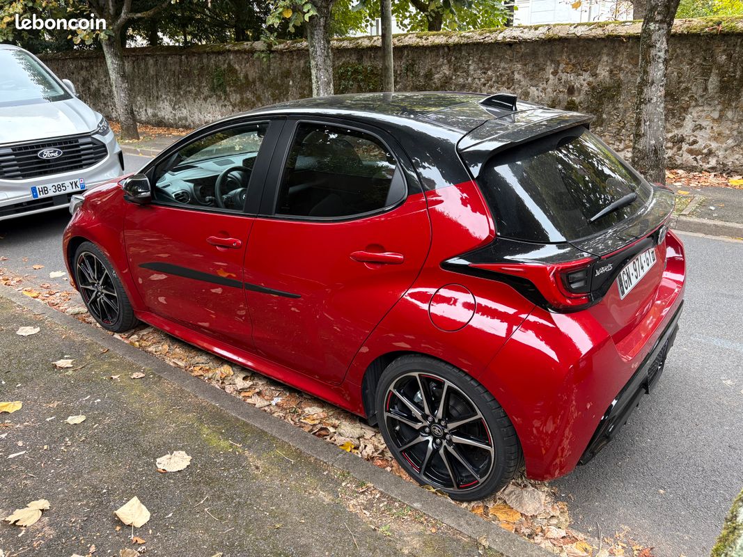 Yaris GR SPORT 116h PACK TECHNO / Toit pano / Roue Secours / Protec latérales / VT AV (image 2)