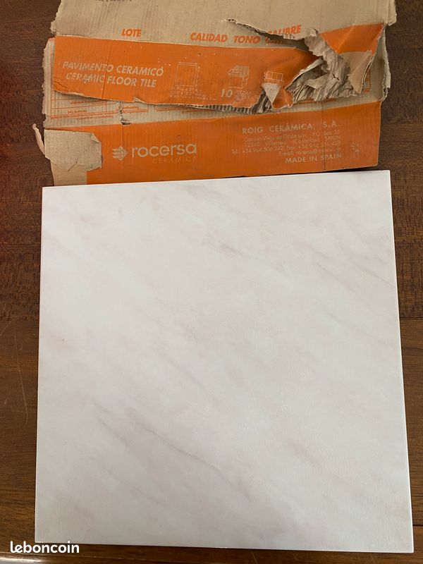 Je recherche 2 m de carrelage 31.6 x31.6 (image 1)