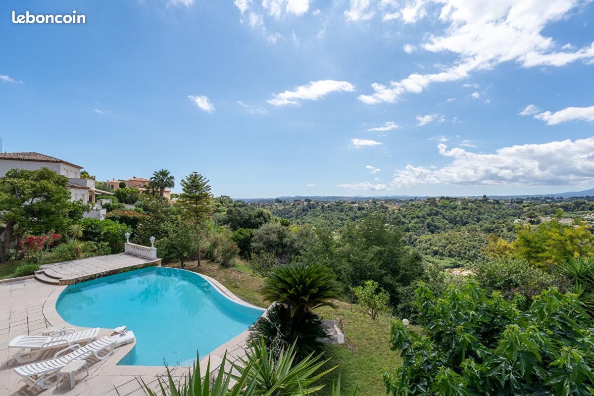 Maison 8 pièces 250 m² · à Cagnes-sur-Mer · 250 m² · 1 700 000 €