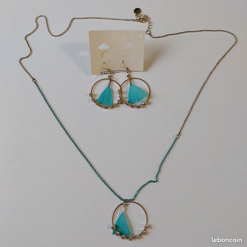 Parure De Bijoux Fantaisie (collier, Pendentif, Boucles D'oreilles) - Occasion