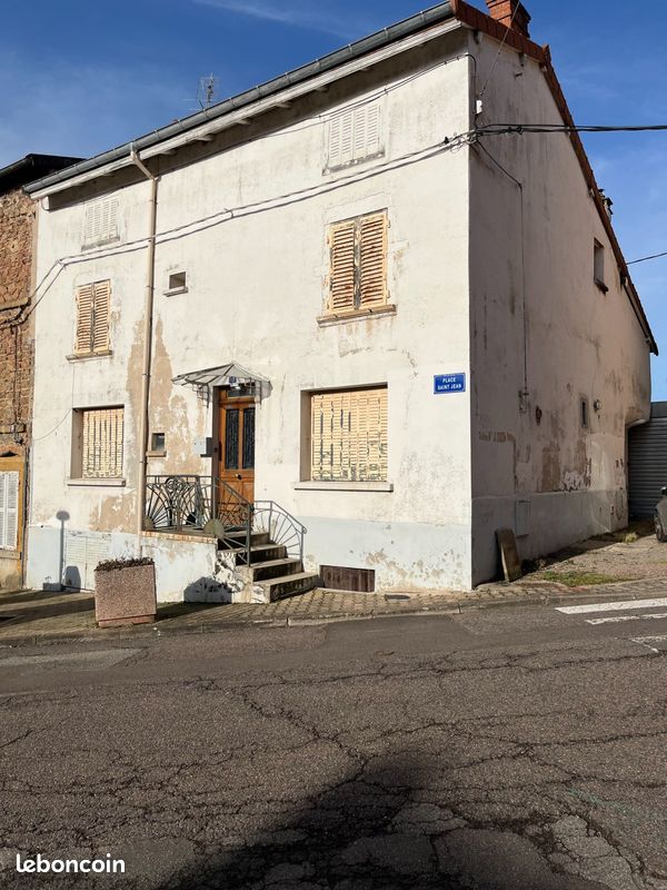 Maison 6 pièces 150 m² · à Thizy-les-Bourgs · 150 m² · 109 000 €