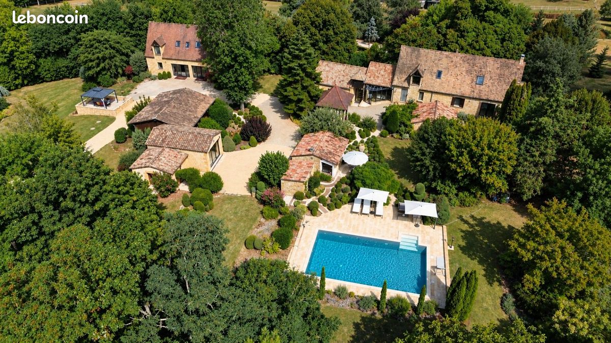 Maison 12 pièces 397 m² · à Bayac · 397 m² · 997 500 €