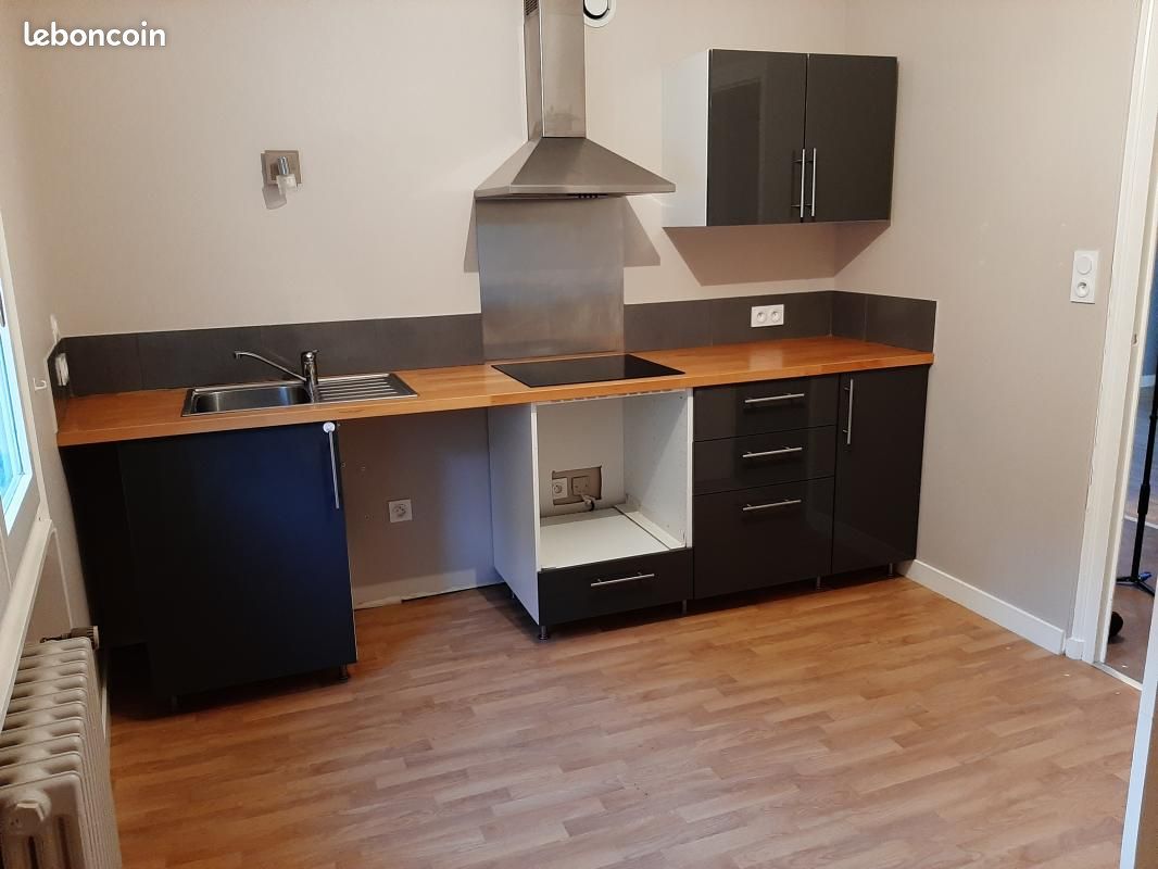 Appartement 3 pièces 81 m² · à Saint-Bonnet-le-Château · 81 m² · 722 €