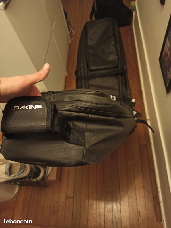 Dakine Housse à Roulettes Low Roller – Pour Snowboard, 3 Tailles, 175 Cm – Rembourré, Poche Extérieure, S'attache Aux Bagages – Noir