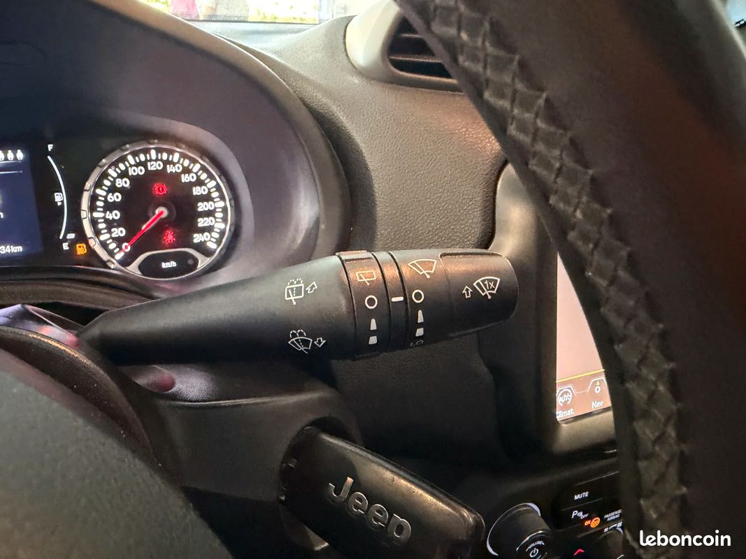 Jeep RENEGADE Longitude 1.6 CRD 120ch ~ TOIT OUVRANT ~ APPLE CARPLAY (image 25)