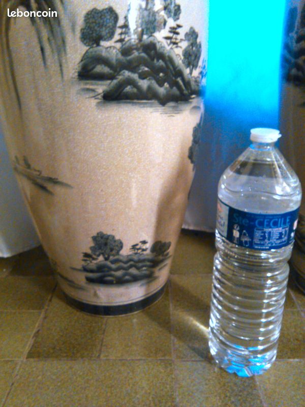 Paire de vases potiches asiatiques motifs bleu-gris sur porcelaine craquelée fond gris clair (image 8)