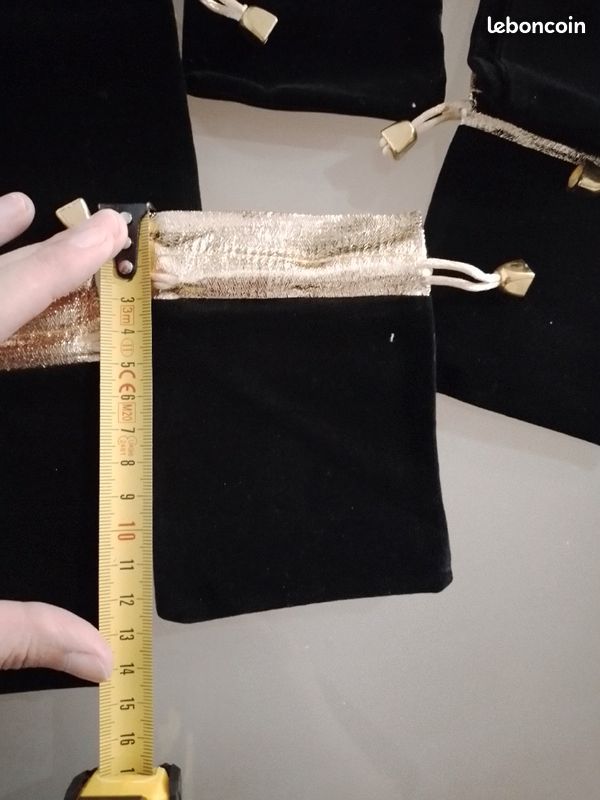 Lot de 25 grandes pochettes pour bijoux en velours NEUVES écrin noir doré (image 5)