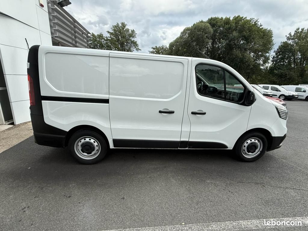 RENAULT TRAFIC L1H1 2800 Kg 2.0 Blue dCi - 130 Fourgon Confort TVA RECUPERABLE + CLIM (image 8)
