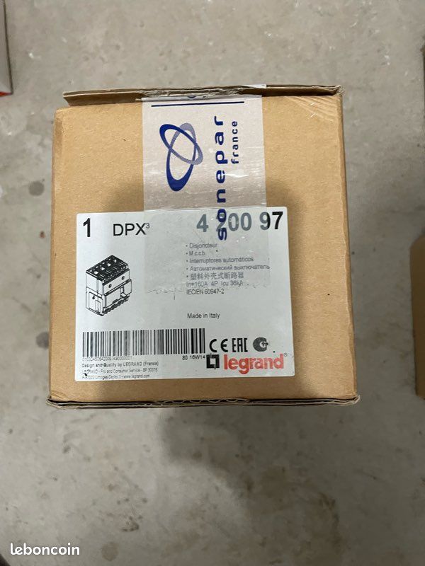 Disjoncteur magnétothermique DPX³160 pouvoir de coupure 36kA 400V~ - 4P - 160A (image 1)