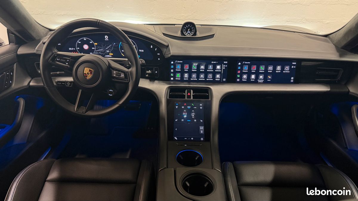 Porsche Taycan Turbo Sport Turismo / ROUE ARRIÈRES DIRECTRICES / SPORT CHRONO / PDCC / BOSE (image 3)