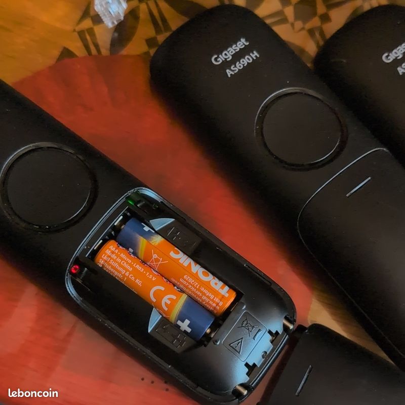 Gigaset AS690 Trio Téléphone Fixe Sans Fil 3 Combinés Noir Ecran Lisible Senior (image 4)