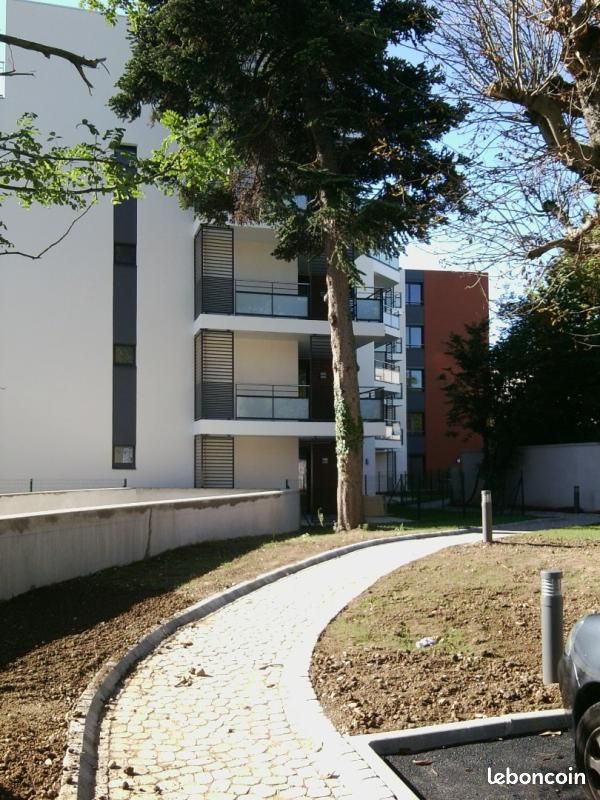 Parking 10 m² · à Tassin-la-Demi-Lune · 10 m² · 90 €