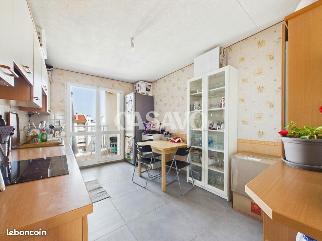 Appartement 4 pièces 87 m² · à Lyon · 87 m² · 240 000 €