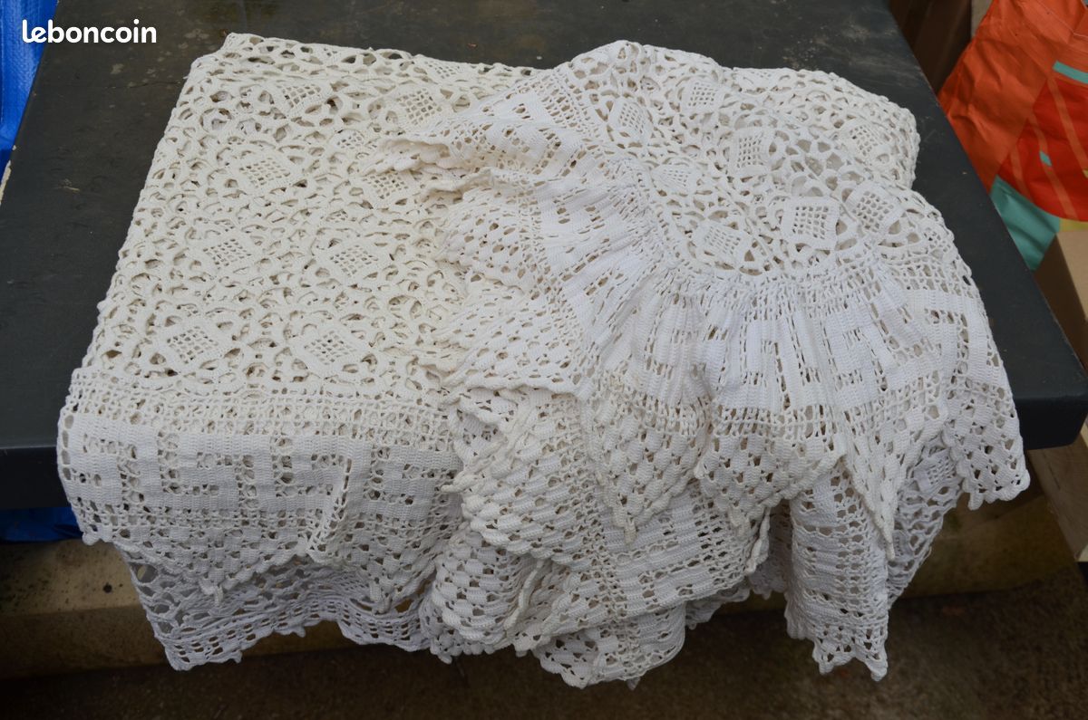 Dessus de lit ancien au crochet (image 1)