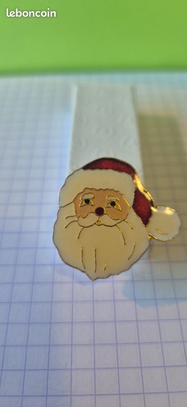 Pin's Tête de père Noël 🎅 (image 1)