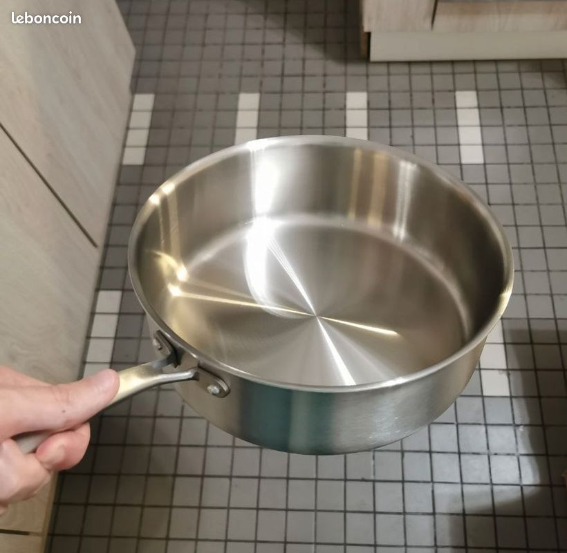 CUISINOX - Gourmet - 2 poêles 24 et 28 cm et pierre d'argent - Poignée fixe - Triply - Compatible tous feux - Acier Inox 18/1 - Sans PFAS, PTFE, PFOA - Made in France