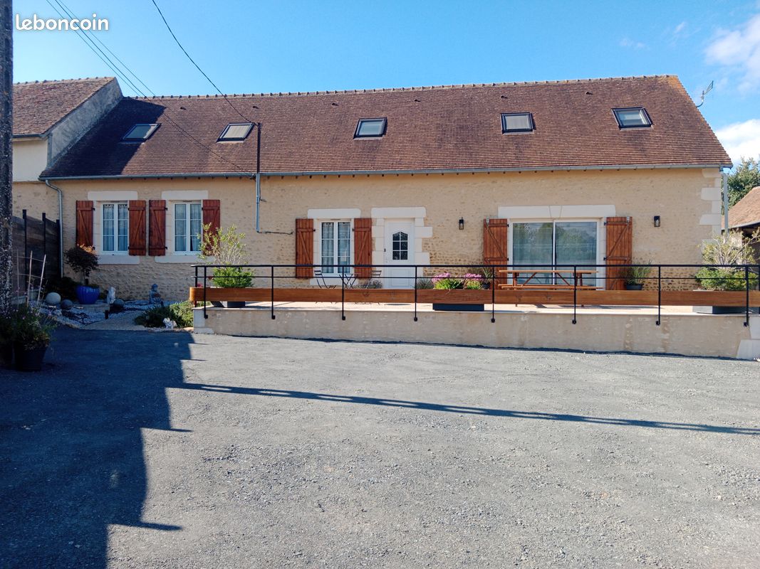 Location gite 15 couchages proche du circuit des 24 h du mans. Gîte de groupe, cousinade, entre amis...... (image 1)