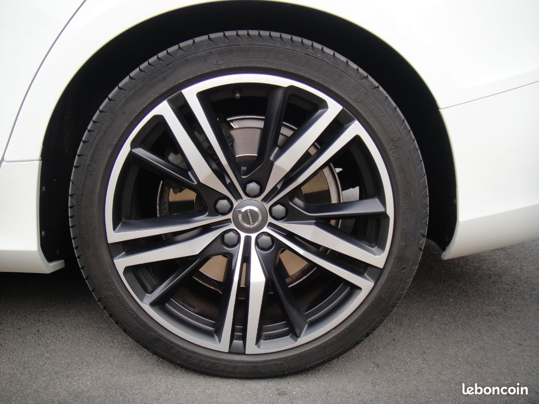 VOLVO S60 T8 Twin Engine 303 + 87ch R-Design Geartronic 8 (image 17)