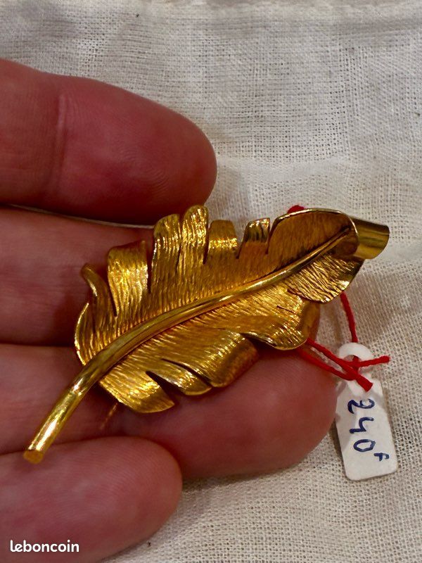 Ancienne broche chimère Art nouveau en or 14 carats et en émail