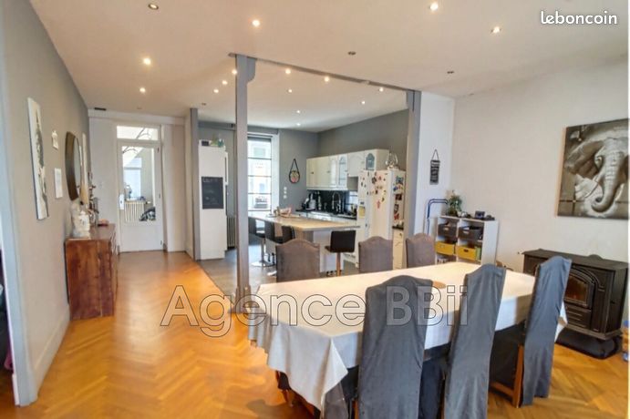 Maison 7 pièces 302 m²