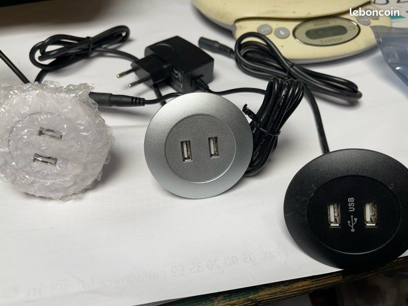 Double prise USB avec raccordement 230 volt trois couleur au choix gros lots (image 1)