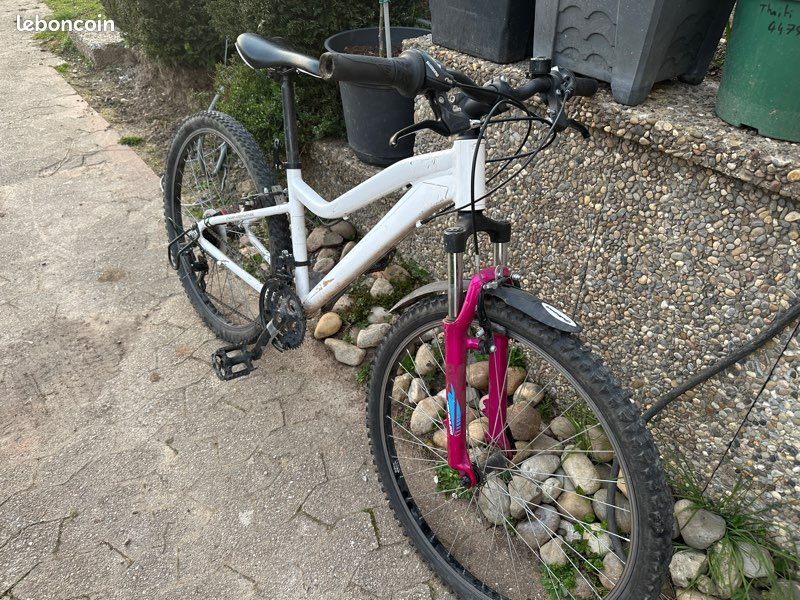 VTT fille Nakamura 26" XS – 21 vitesses – fourche suspendue – roue AR à changer (image 1)