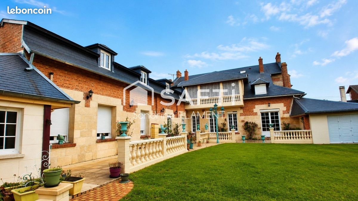 Maison 12 pièces 419 m² · à Champs · 419 m² · 470 000 €