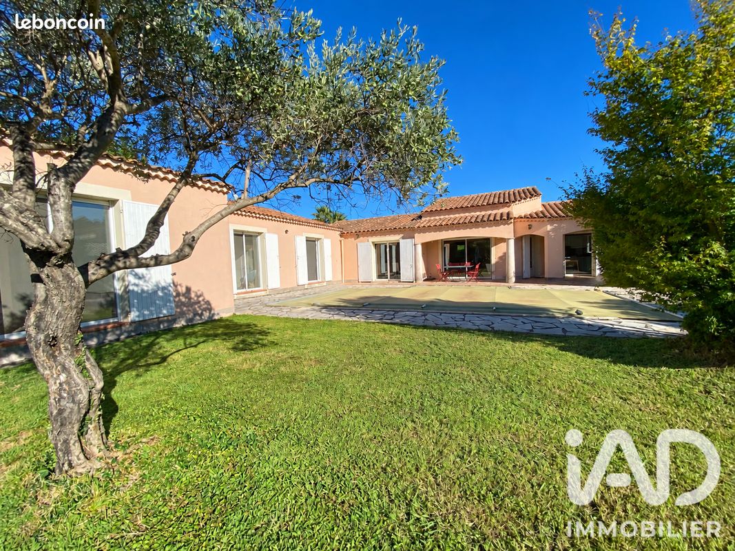 Maison 5 pièces 170 m² · à Eyguières · 170 m² · 550 000 €