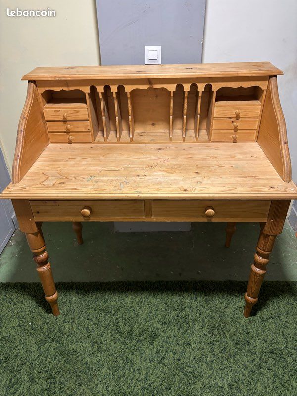 Bureau interiors (image 8)
