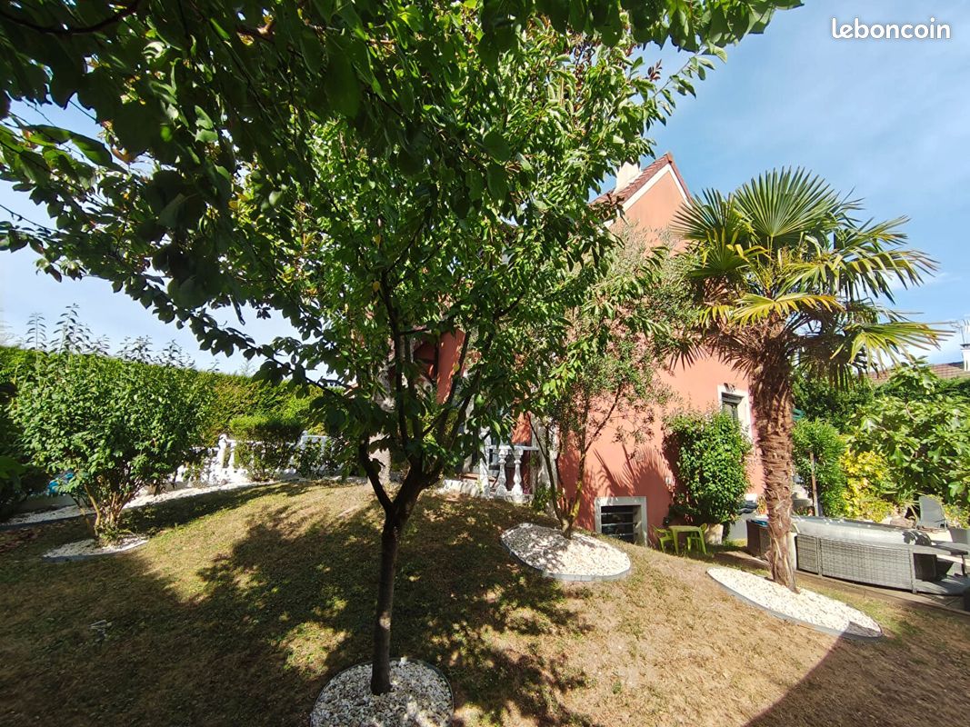 Propriété 8 pièces 200 m² (image 2)