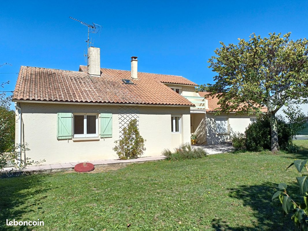 Maison 7 pièces 170 m² · à Fontaine-le-Comte · 170 m² · 230 000 €