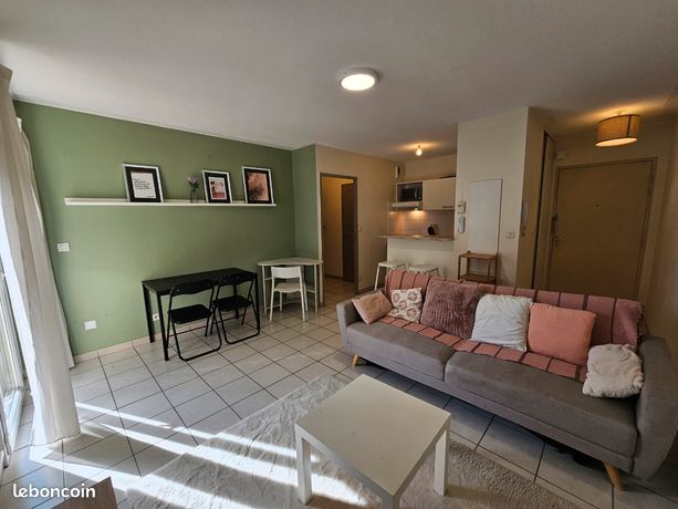 Appartement avec terrasse et piscine