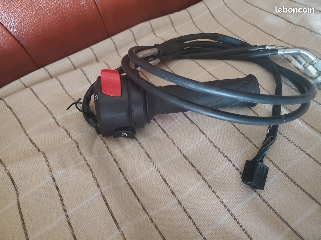 COMMODO DROIT SUZUKI Gsf 1200 Bandit (00-05) EUR 30,00 - FR