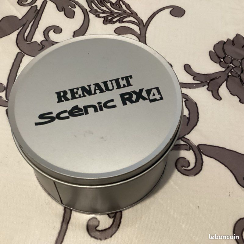 Montre collector Renault x4. Commneuve dans sa boîte d origine la pile est à changer (image 4)