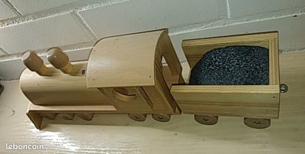 Train miniature en bois (image 3)