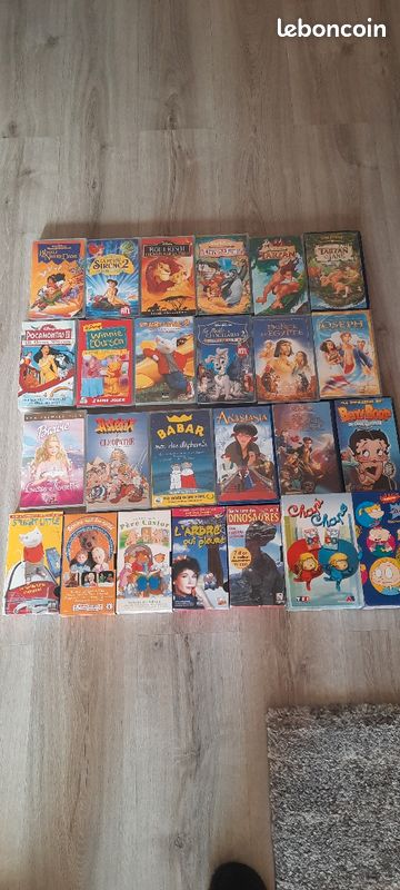 Lot de 27 cassettes VHS Disney et autres (image 1)