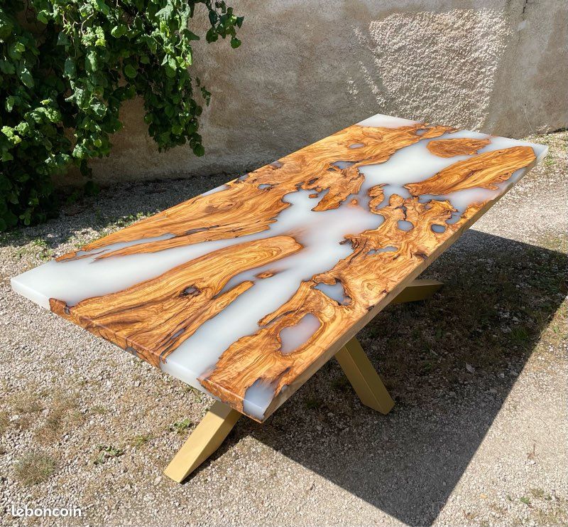 Réalisation table riviere mobilier bois résine epoxy (image 10)