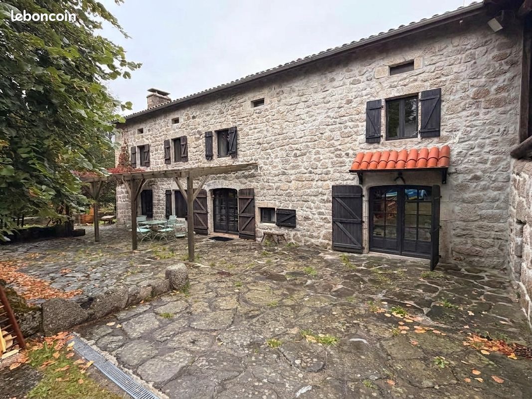Maison 12 pièces 355 m² · à Saint Bonnet-Laval · 355 m² · 212 000 €
