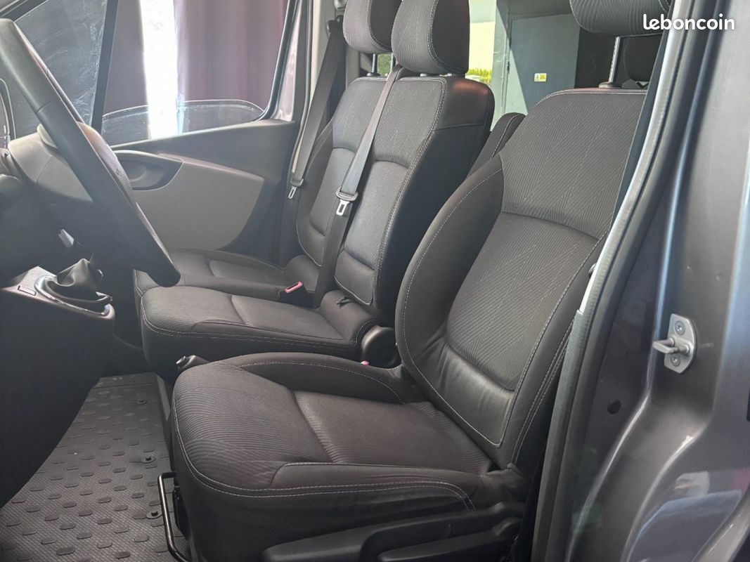 Renault trafic fourgon gn l2h1 1200 kg dci 145 energy e6 confort (image 9)