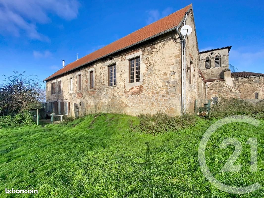 Maison 4 pièces 152 m² · à Chirat-l'Église · 152 m² · 135 000 €