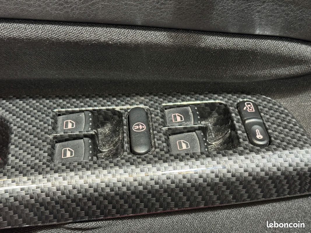 Volkswagen Bora 1.9 TDI Trendline BVM6 / Carplay / Suivi OK (image 18)