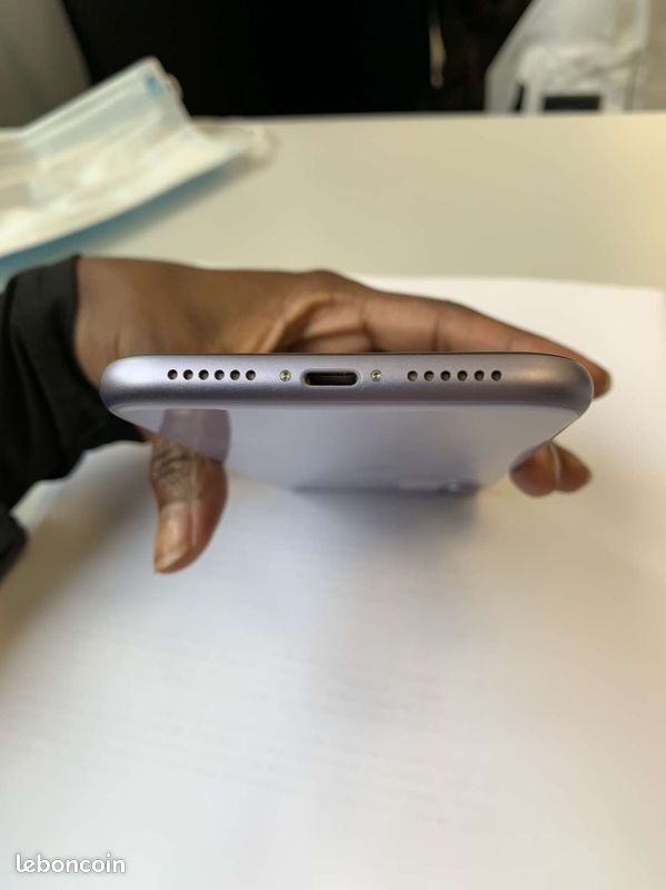 IPhone 11 (image 3)