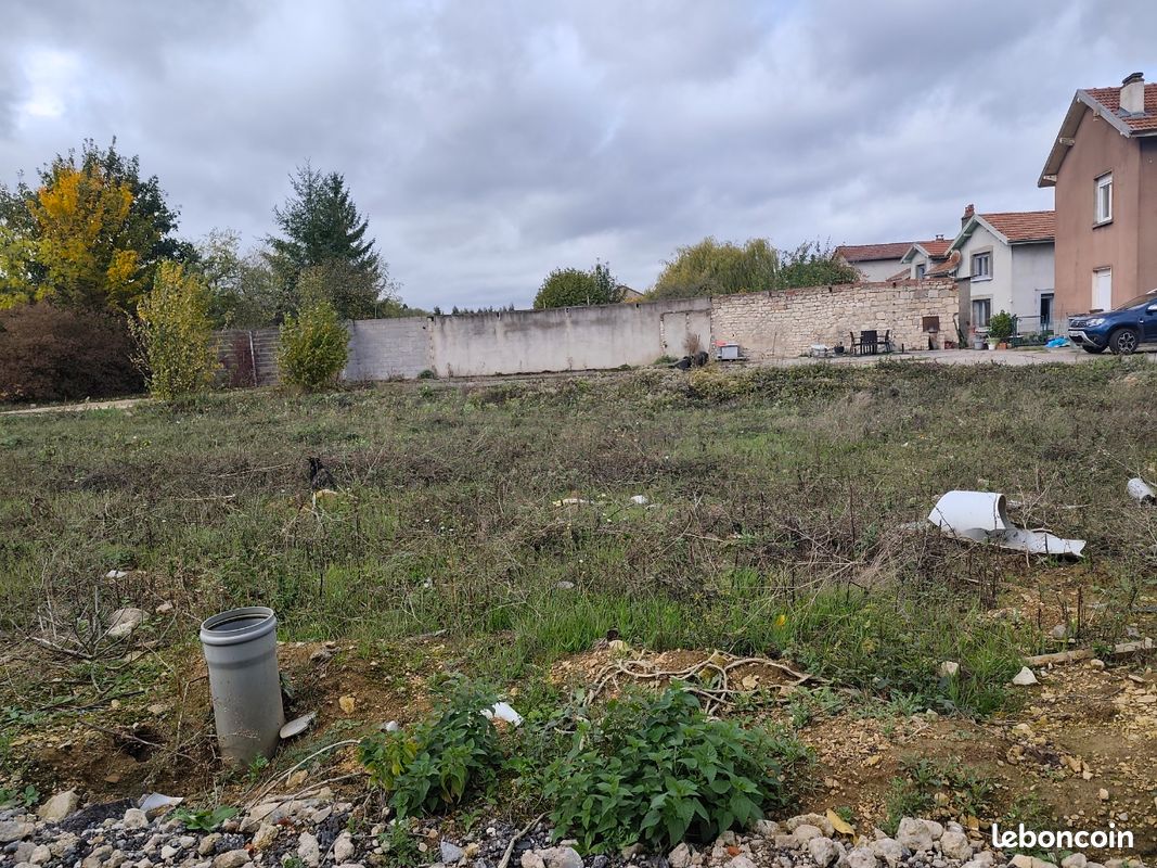 Terrain plat proche St Mihiel · à Chauvoncourt · 45 000 €