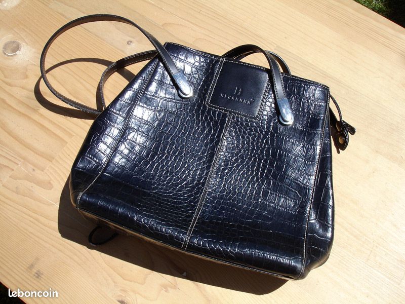Sac à main Hexagona cuir noir imitation croco en bon état
