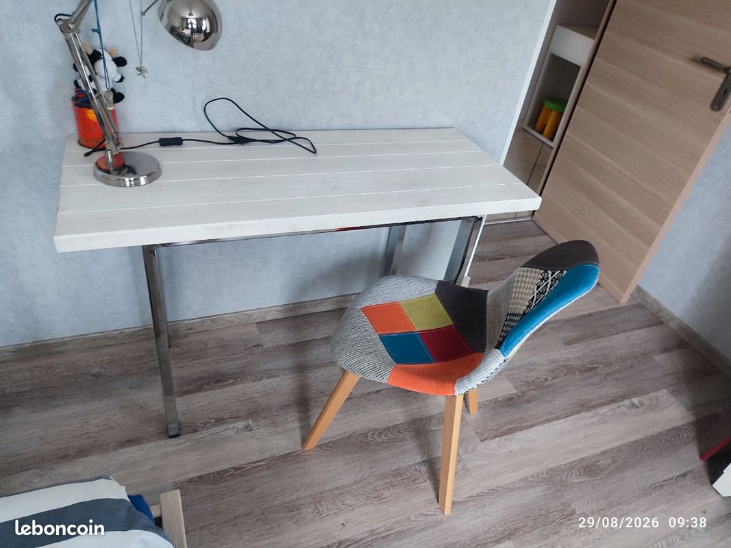Bureau (image 1)