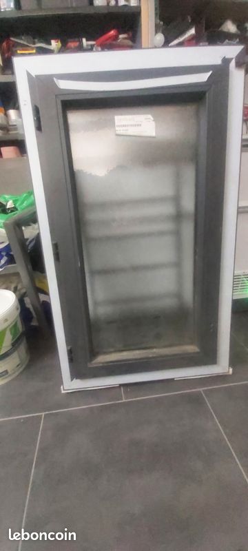 Fenetre neuve 105x60 pvc gris ral 7016 + grille defense 90e (image 2)