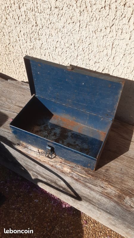 Boite metalique bleu (image 1)